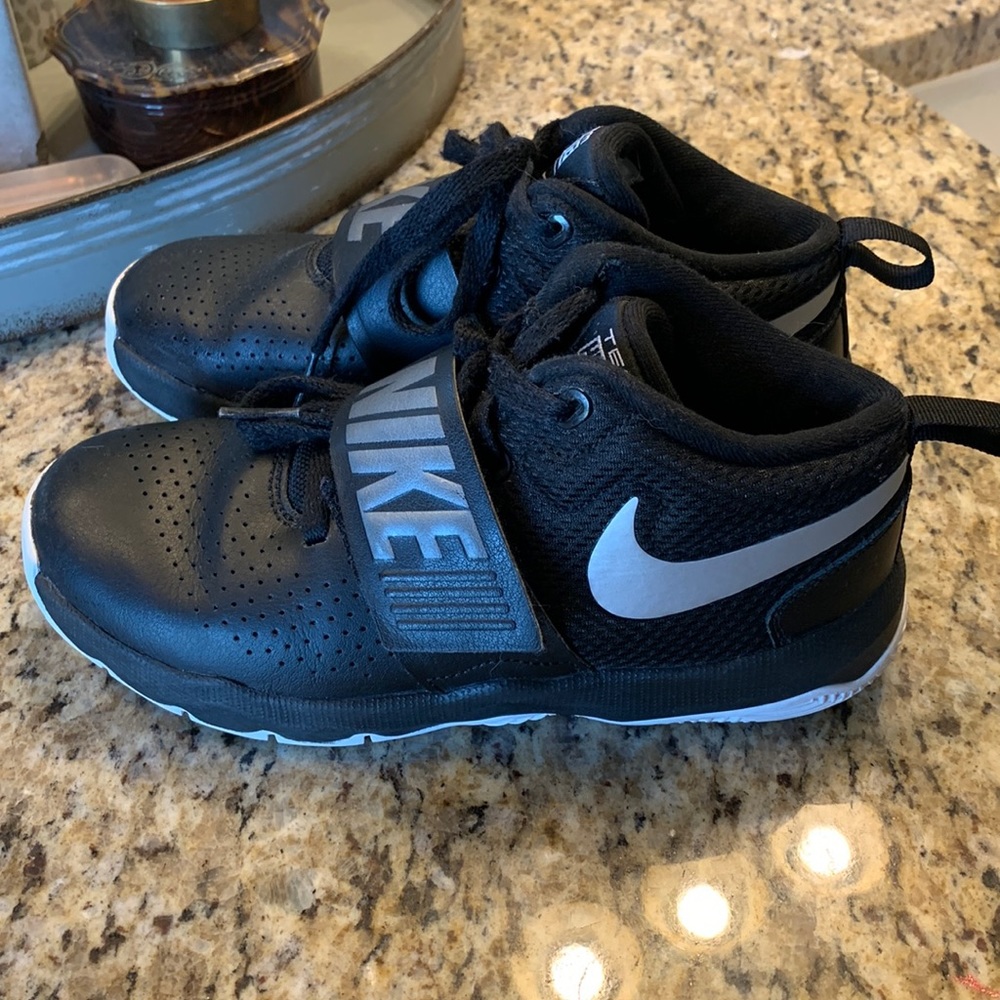 Nike youth basketball shoes
